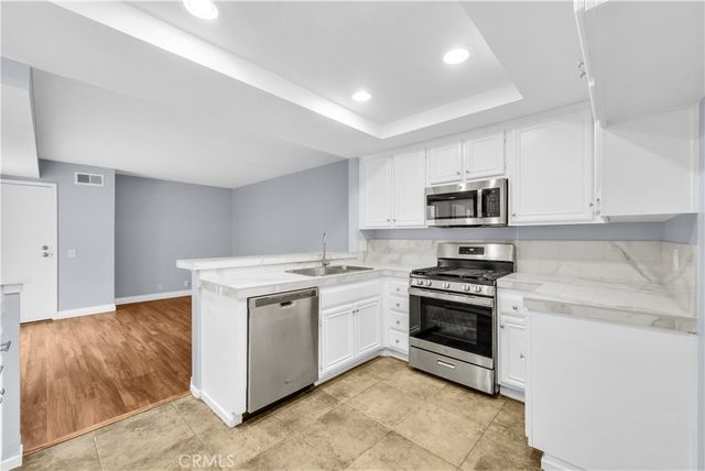 4 Wellesley, Irvine, CA 92612