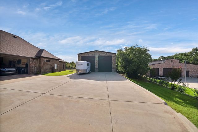 7421 Dawn Avenue, Pilot Point, TX 76258