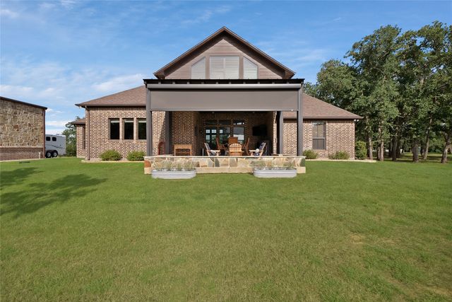 7421 Dawn Avenue, Pilot Point, TX 76258