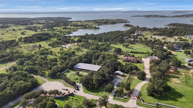 7421 Dawn Avenue, Pilot Point, TX 76258