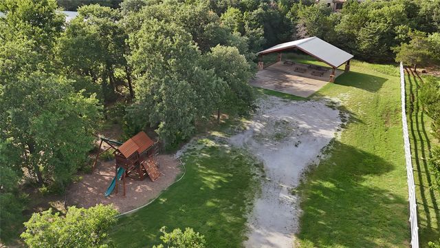 7421 Dawn Avenue, Pilot Point, TX 76258