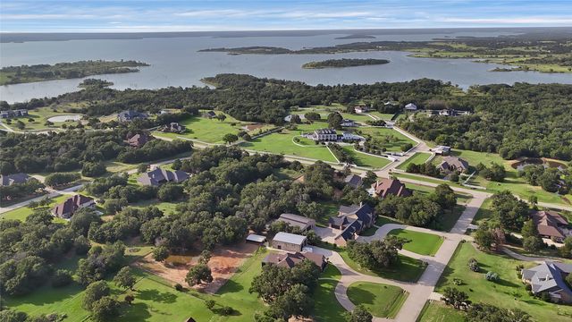 7421 Dawn Avenue, Pilot Point, TX 76258