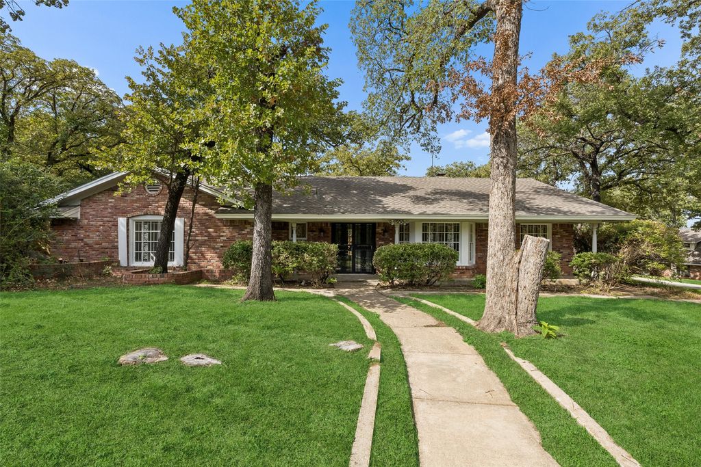 1500 Danciger Drive, Fort Worth, TX 76112 — exterior