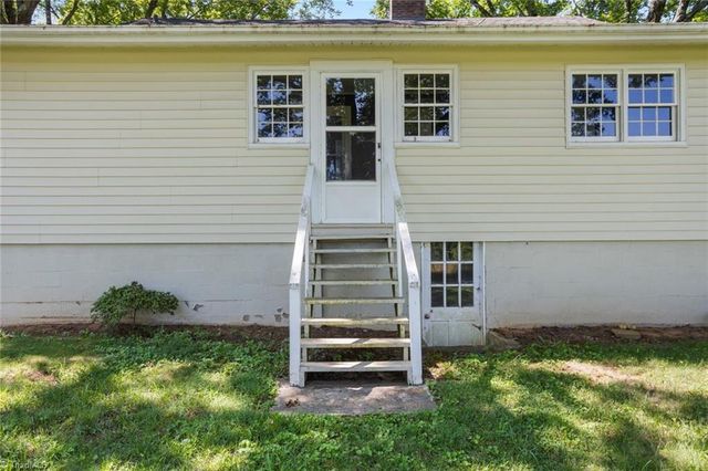 106 Sunset Drive, Boonville, NC 27011