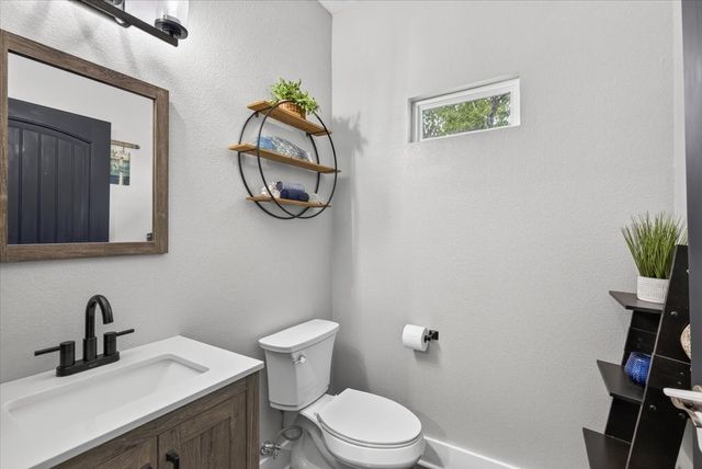 114 Lakewood Road, Trinidad, TX 75163