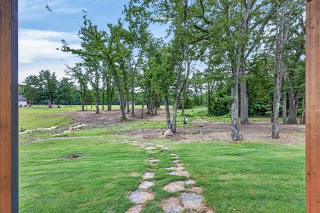114 Lakewood Road, Trinidad, TX 75163