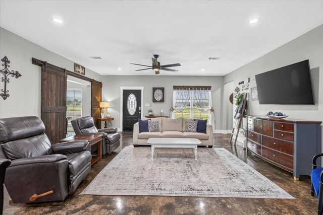 114 Lakewood Road, Trinidad, TX 75163