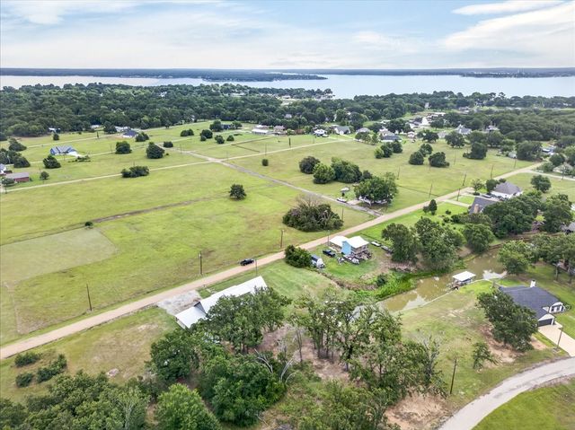 114 Lakewood Road, Trinidad, TX 75163