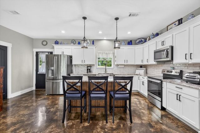 114 Lakewood Road, Trinidad, TX 75163