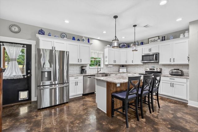 114 Lakewood Road, Trinidad, TX 75163