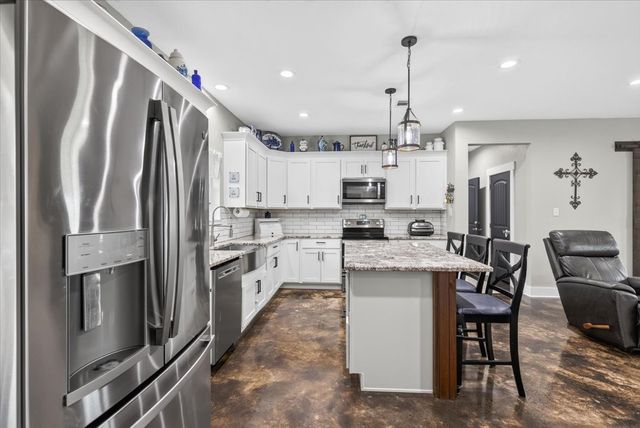 114 Lakewood Road, Trinidad, TX 75163