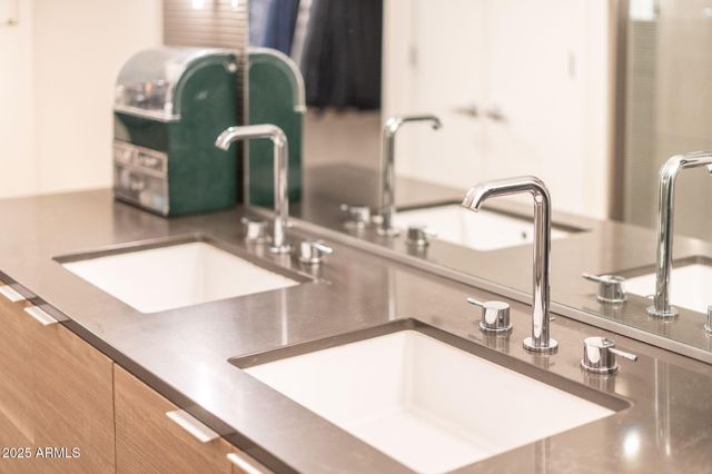 2300 E CAMPBELL Avenue 218, Phoenix, AZ 85016