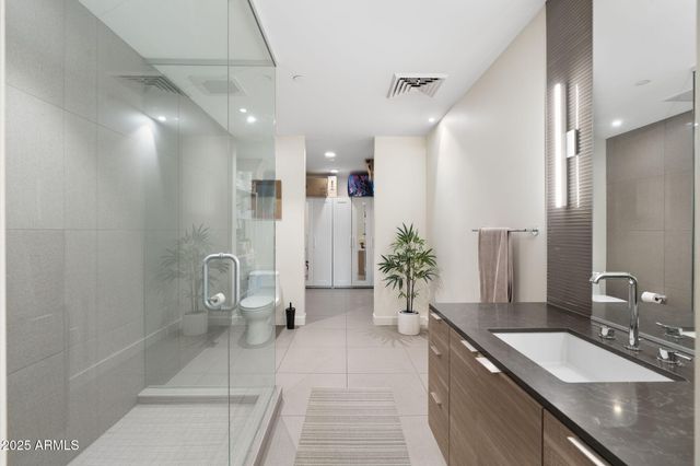 2300 E CAMPBELL Avenue 218, Phoenix, AZ 85016