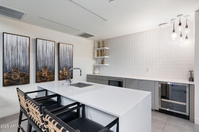 2300 E CAMPBELL Avenue 218, Phoenix, AZ 85016