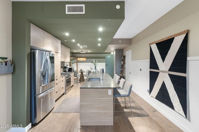 2300 E CAMPBELL Avenue 218, Phoenix, AZ 85016