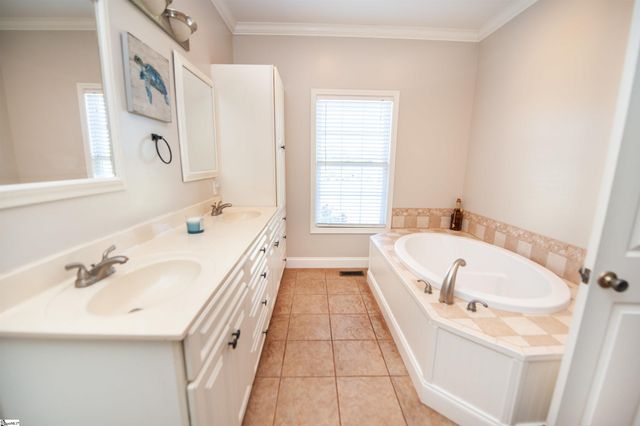 450 Meadow Road, Inman, SC 29349