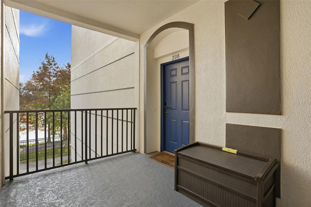 Image 9 of property listing at 4114 BREAKVIEW DRIVE 20802, Orlando, FL 32819