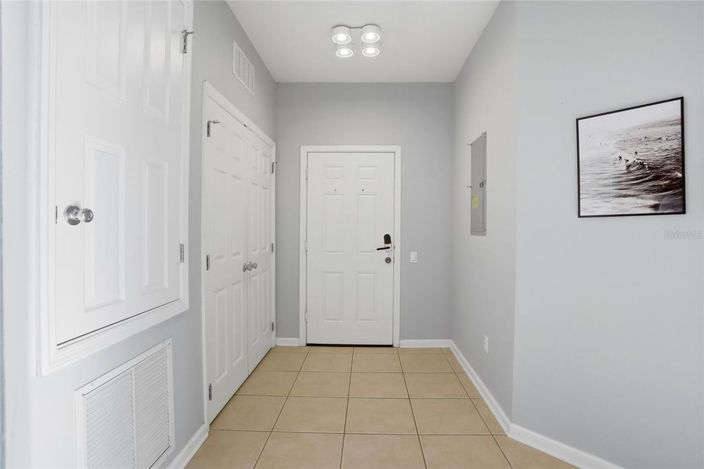 Image 10 of property listing at 4114 BREAKVIEW DRIVE 20802, Orlando, FL 32819