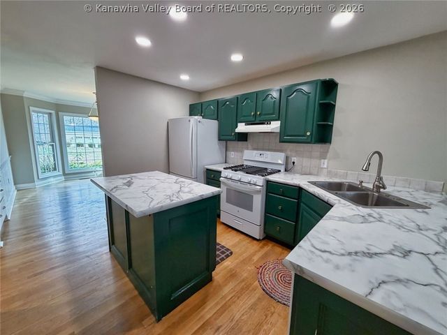 13 Cottonwood Drive, Pinch, WV 25071