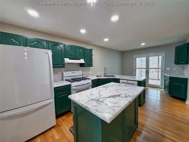 13 Cottonwood Drive, Pinch, WV 25071