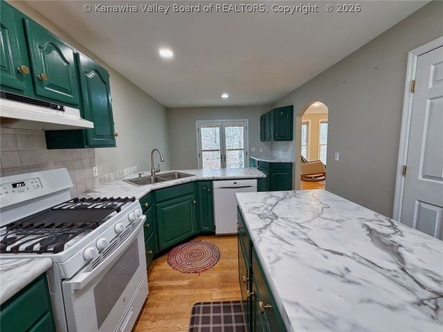 13 Cottonwood Drive, Pinch, WV 25071