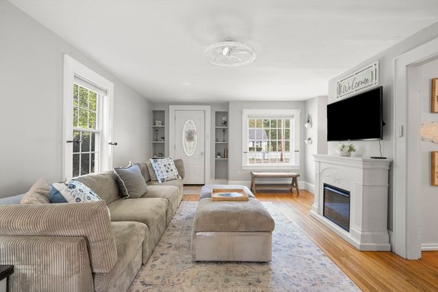 17 Dalton, Holbrook, MA 02343