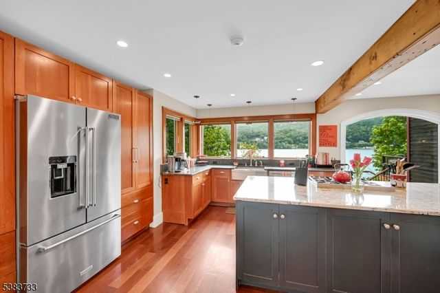 10 Van Orden Ln, Greenwood Lake, NY 10925