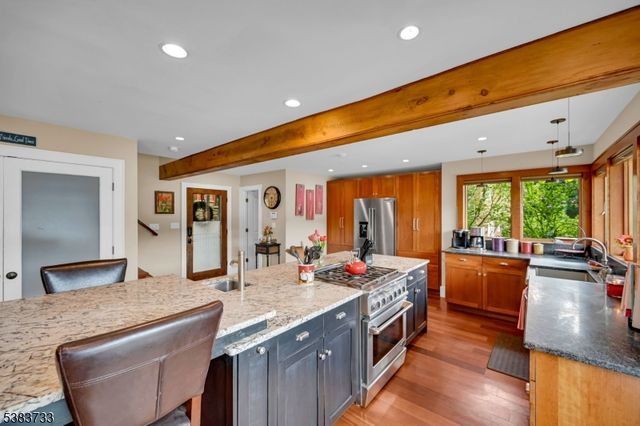 10 Van Orden Ln, Greenwood Lake, NY 10925