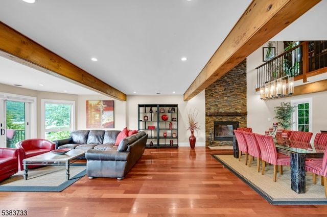 10 Van Orden Ln, Greenwood Lake, NY 10925