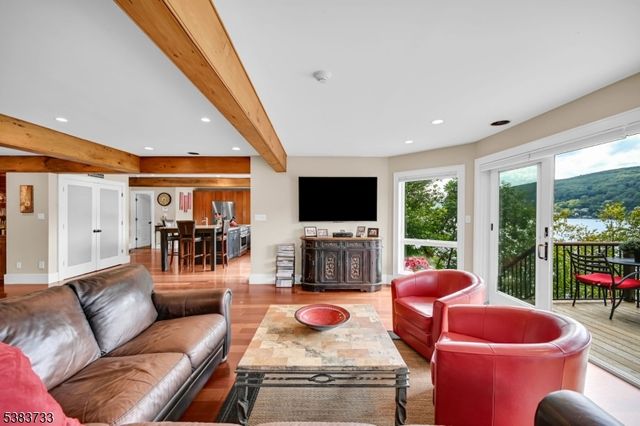 10 Van Orden Ln, Greenwood Lake, NY 10925