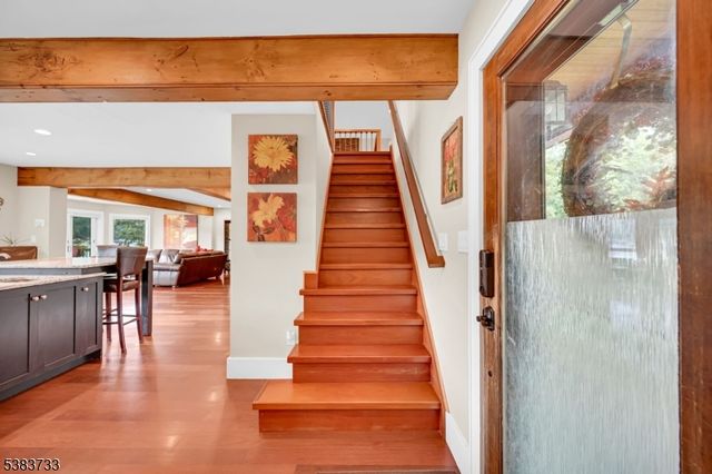 10 Van Orden Ln, Greenwood Lake, NY 10925