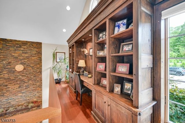 10 Van Orden Ln, Greenwood Lake, NY 10925