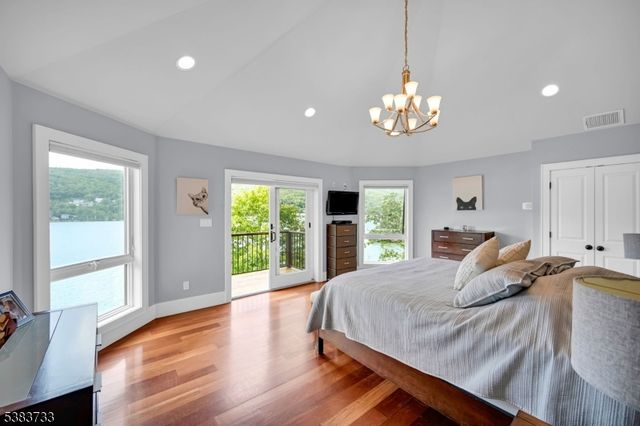 10 Van Orden Ln, Greenwood Lake, NY 10925