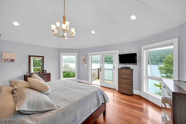 10 Van Orden Ln, Greenwood Lake, NY 10925