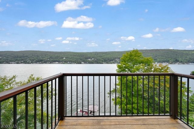 10 Van Orden Ln, Greenwood Lake, NY 10925
