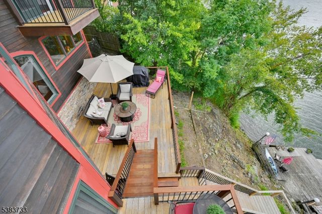 10 Van Orden Ln, Greenwood Lake, NY 10925