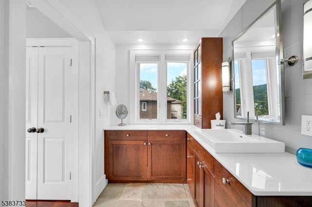 10 Van Orden Ln, Greenwood Lake, NY 10925