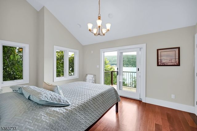 10 Van Orden Ln, Greenwood Lake, NY 10925