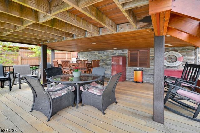 10 Van Orden Ln, Greenwood Lake, NY 10925