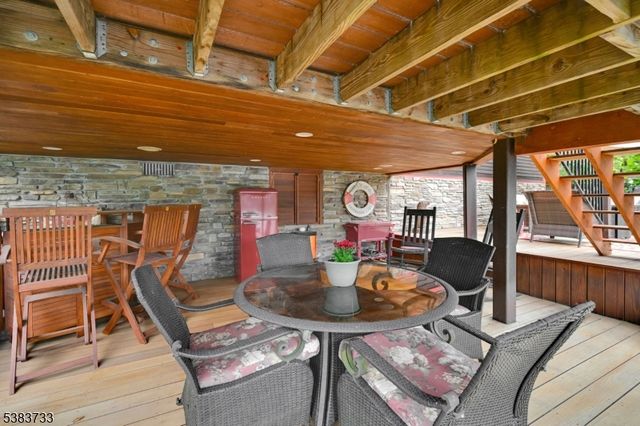 10 Van Orden Ln, Greenwood Lake, NY 10925