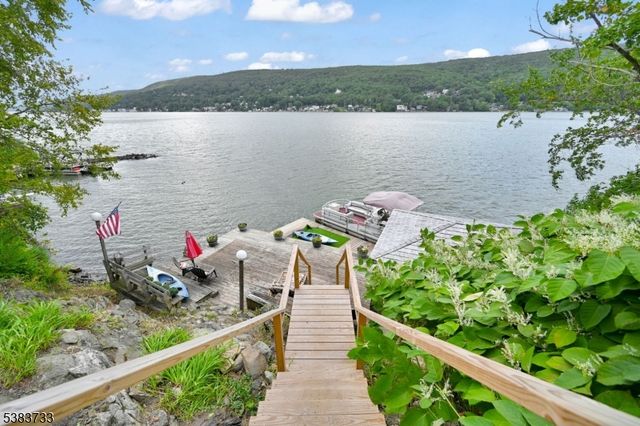 10 Van Orden Ln, Greenwood Lake, NY 10925