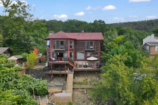 10 Van Orden Ln, Greenwood Lake, NY 10925