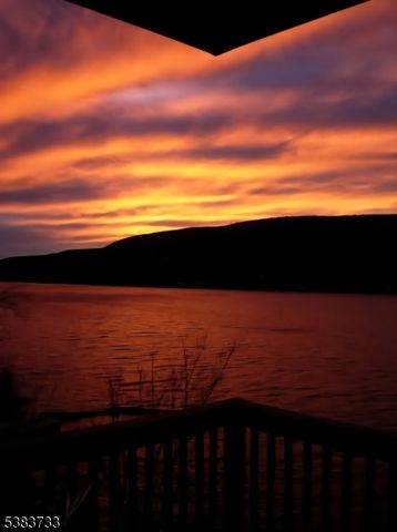 10 Van Orden Ln, Greenwood Lake, NY 10925