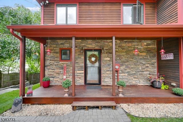 10 Van Orden Ln, Greenwood Lake, NY 10925