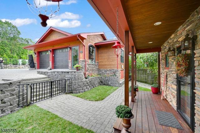 10 Van Orden Ln, Greenwood Lake, NY 10925