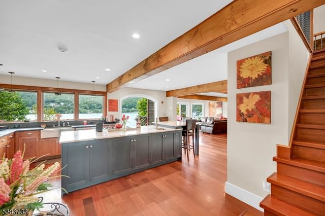 10 Van Orden Ln, Greenwood Lake, NY 10925