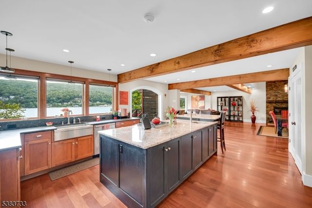 10 Van Orden Ln, Greenwood Lake, NY 10925