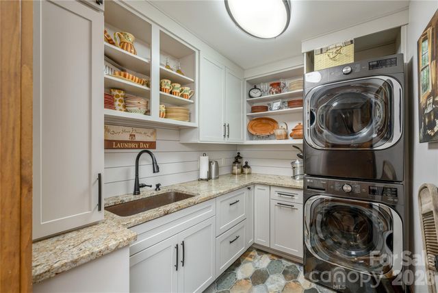 345 Prospect Drive, Burnsville, NC 28714