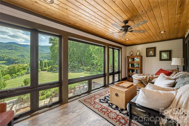 345 Prospect Drive, Burnsville, NC 28714