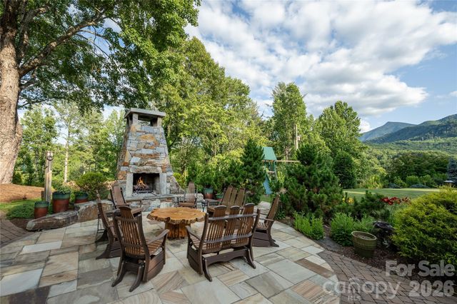345 Prospect Drive, Burnsville, NC 28714